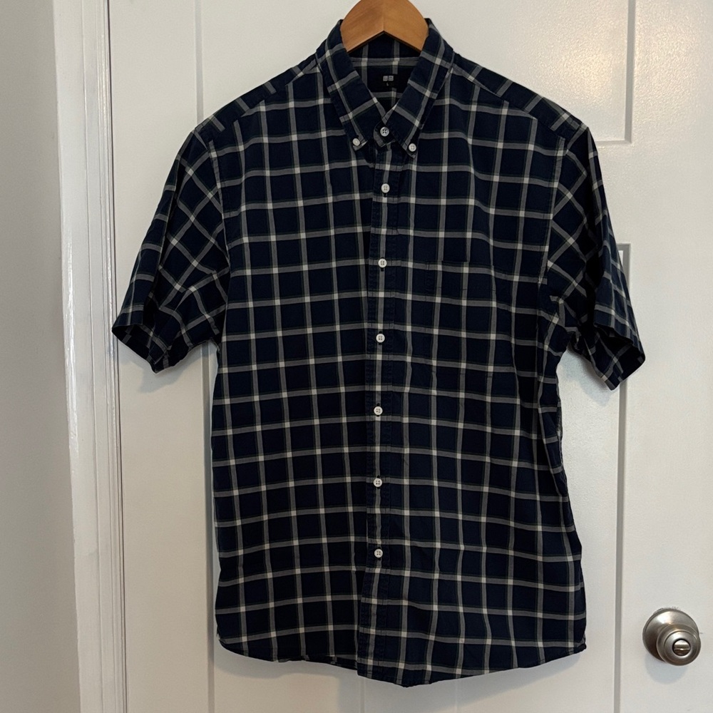 Uniqlo Men's Navy Checkered Button-Down Shirt